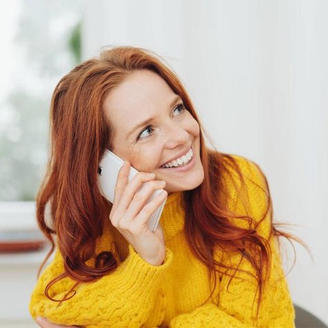 Frau telefoniert